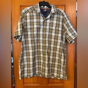 The North Face Shirt Mens Large Green Plaid ButtonUp Short Sleeve Hiking Fishing